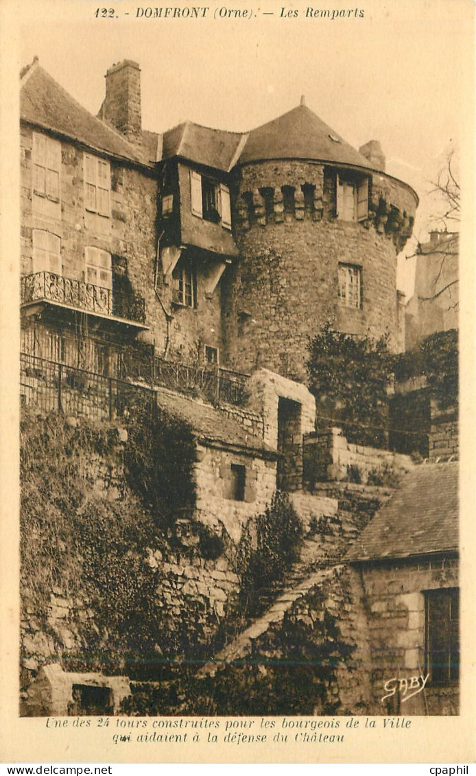CPA Domfront Orne Les Remparts
