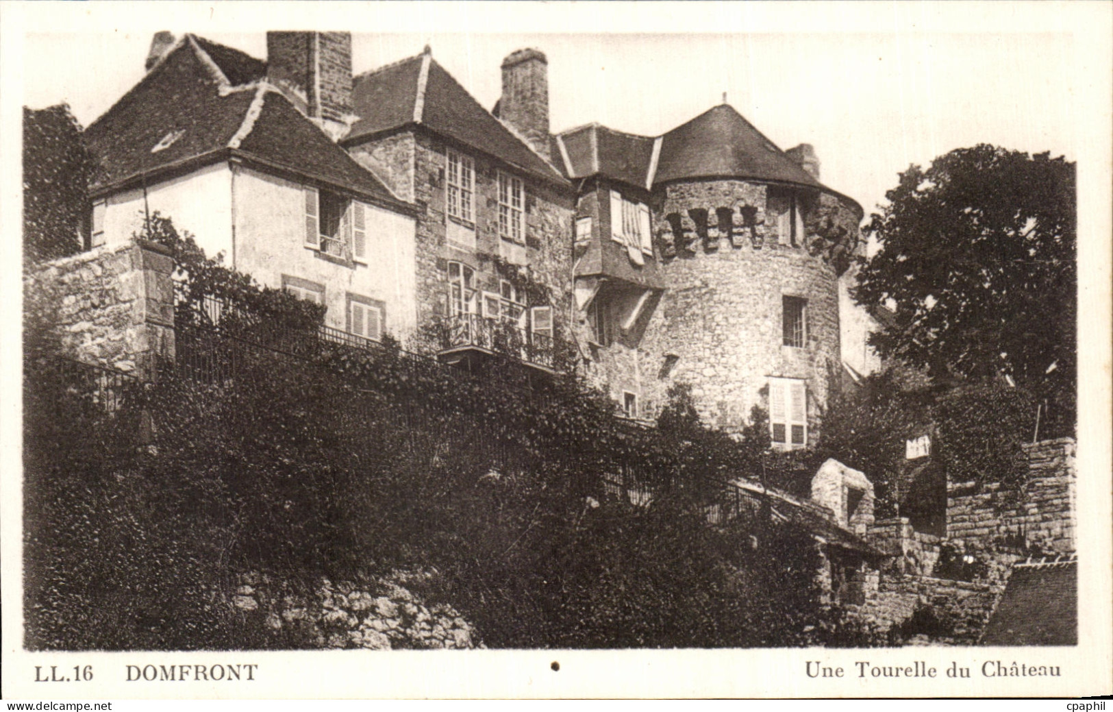CPA Domfront Une Tourelle du Chateau