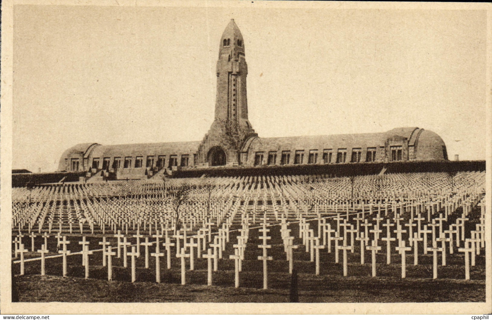 CPA Douaumont Ossuaire de Douaumont et Cimetiere national
