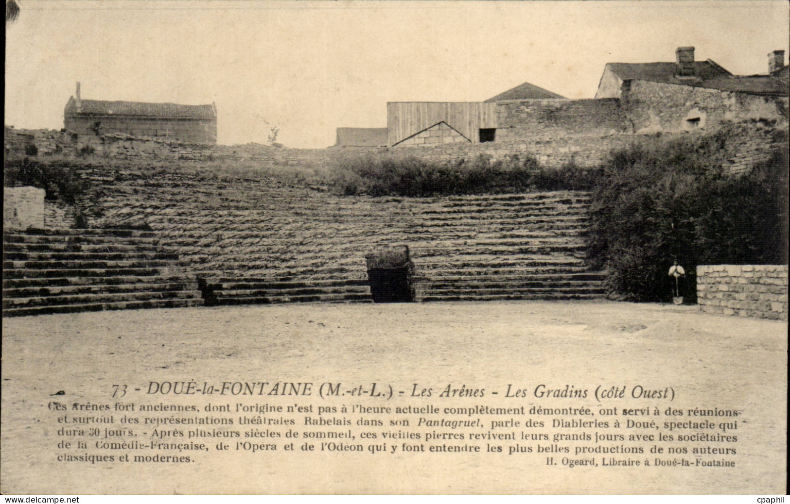 CPA Doue la Fontaine Les arenes Les gradins