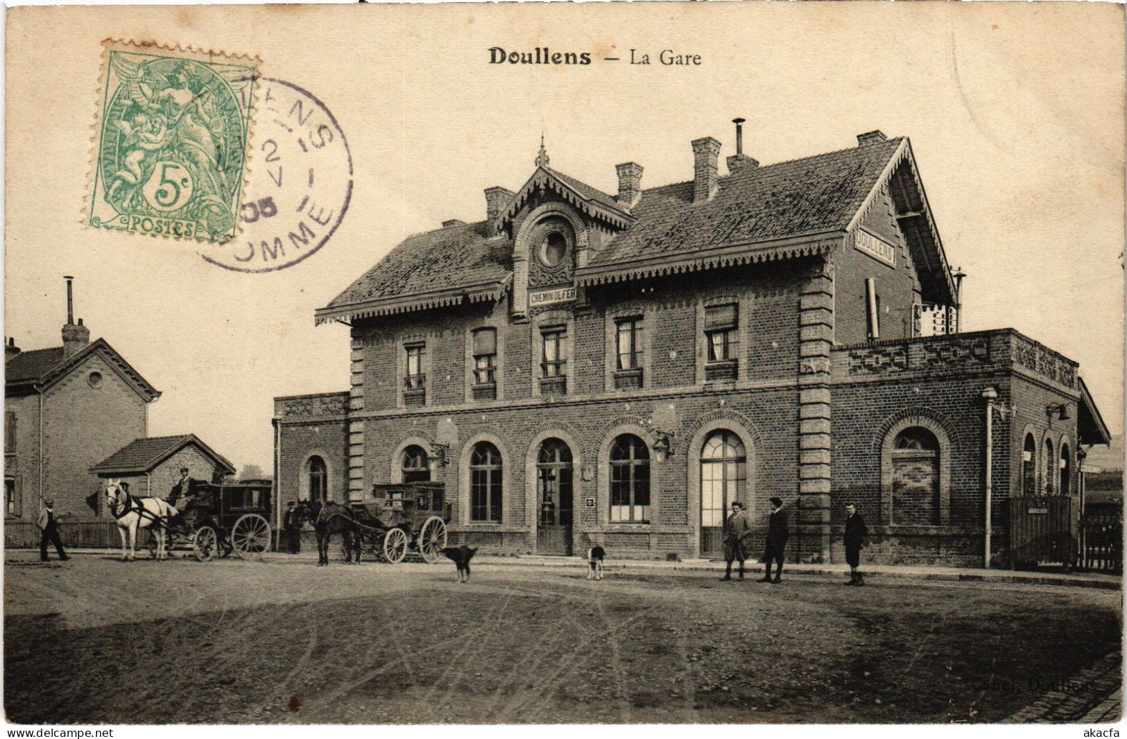 CPA Doullens la gare (1497690)