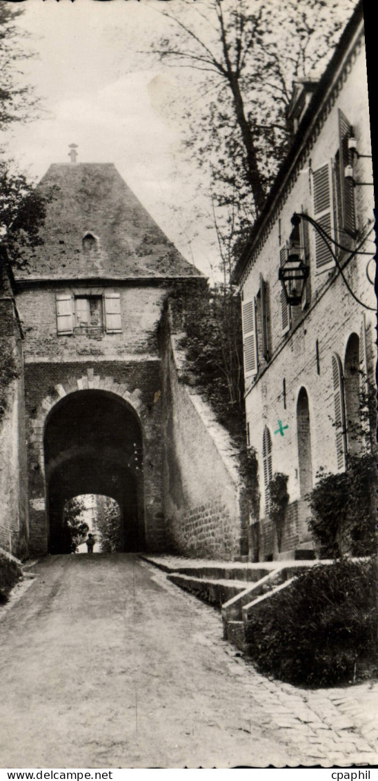 CPA Doullens (Somme) Entree de la Citadelle