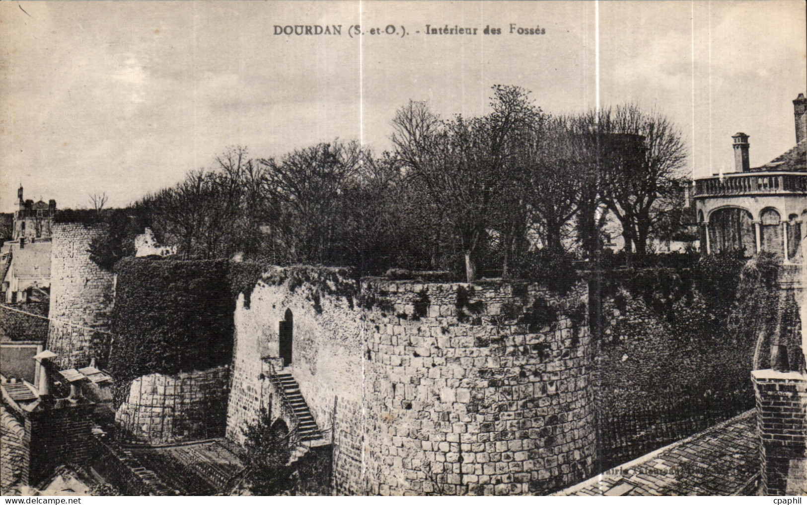 CPA Dourdan Interieur des Fosses