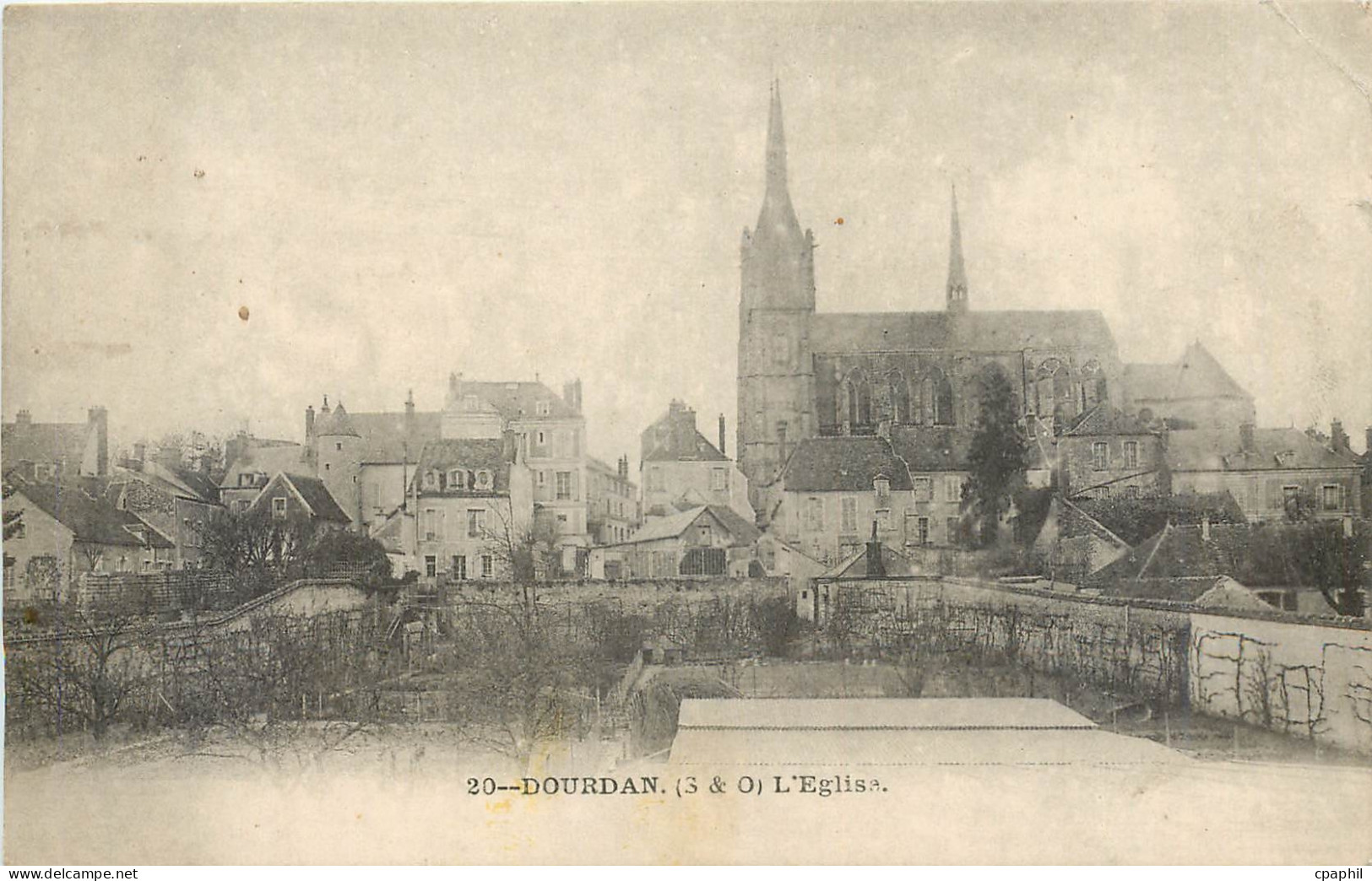 CPA Dourdan S O L'Eglise