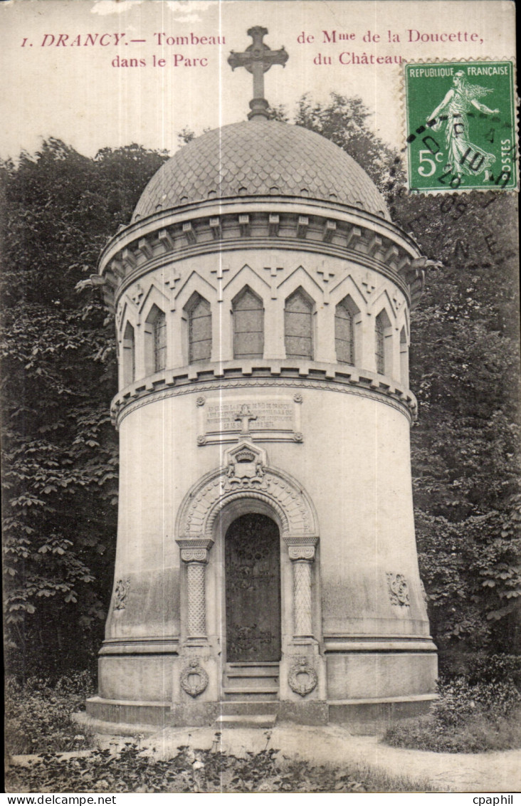 CPA Drancy Tombeau de la Doucette dans le Parc du Chateau