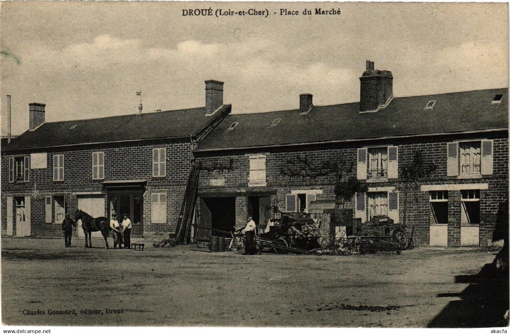 CPA Droue (Loir-et-Chr) - Place du Marché (208714)