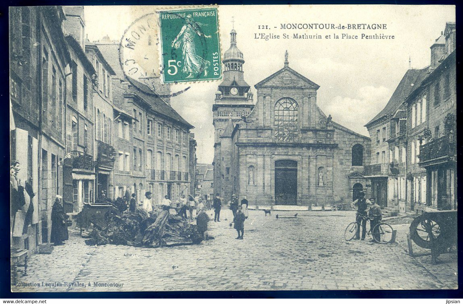 cpa du 22  Moncontour de Bretagne -- l' église St Mathurin et la place Penthièvre  FE22-29