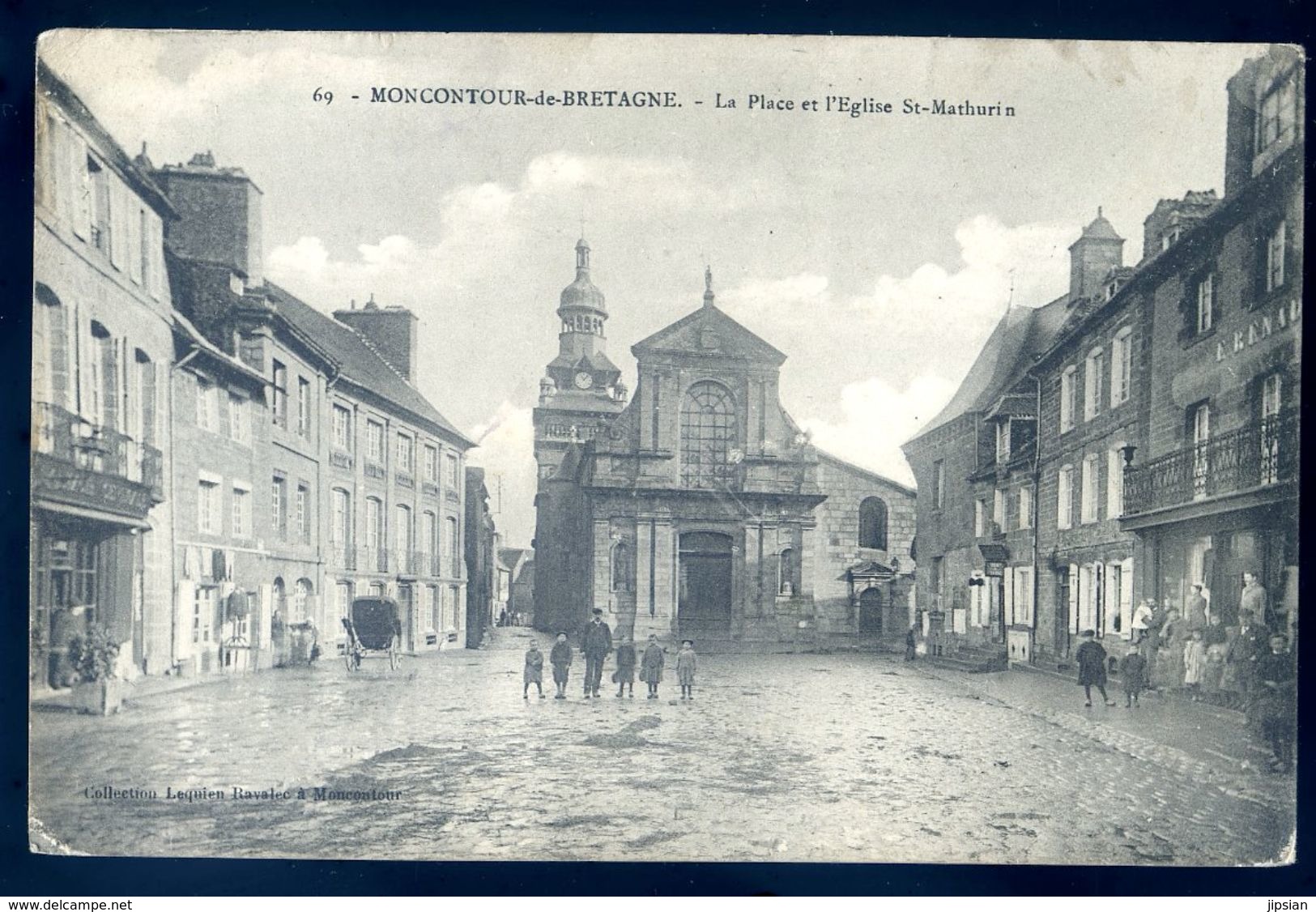 cpa  du 22  Moncontour de Bretagne la place et l' église St Mathurin  sep17-80