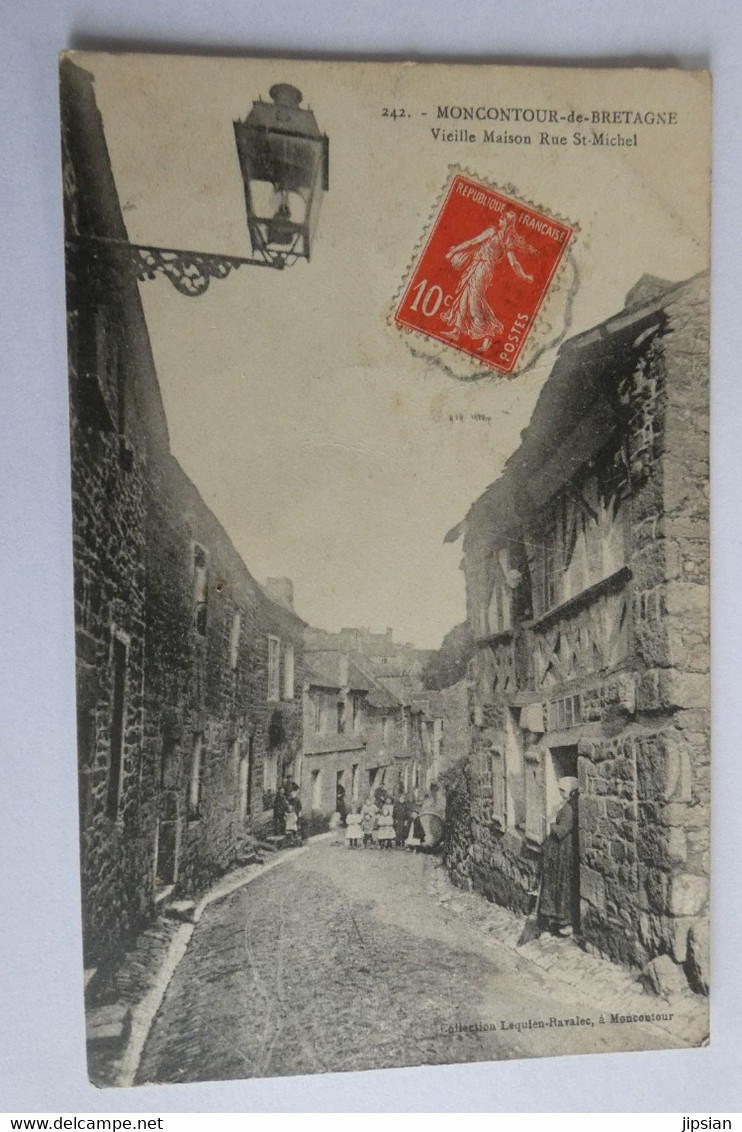 cpa du 22  Moncontour de Bretagne -- vieille maison rue St Michel     AVR20-22