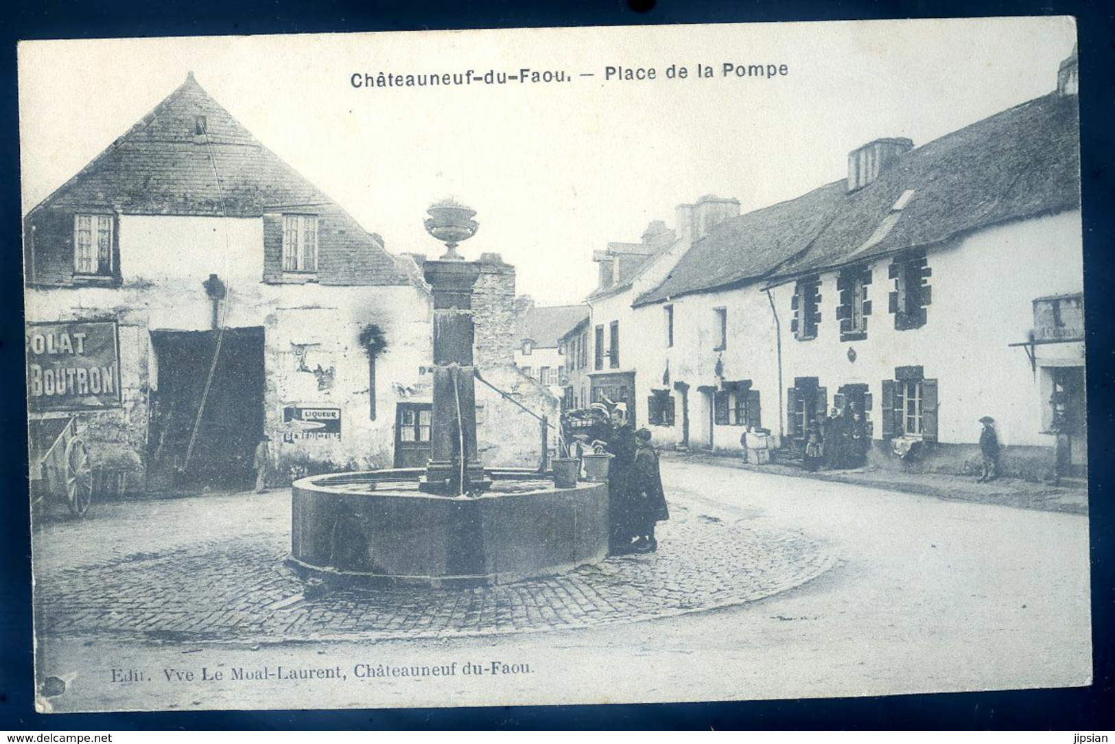 cpa du 29 Châteauneuf du Faou place de la Pompe    AVR20-174Ter