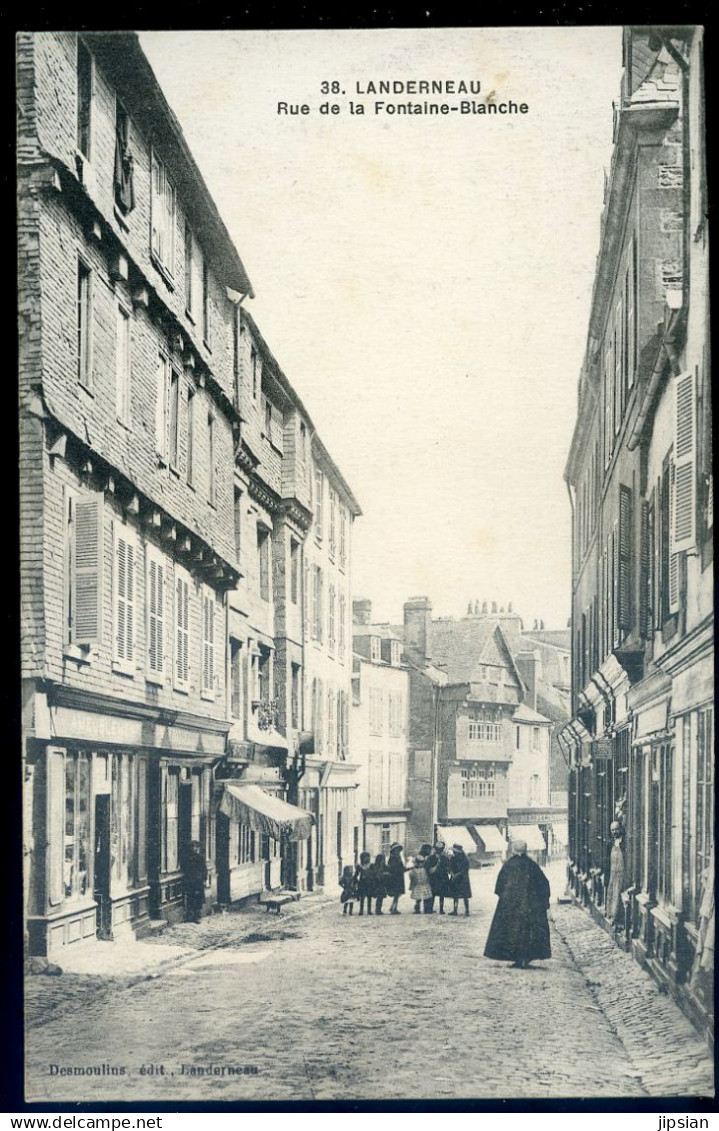cpa du 29 Landerneau -- rue de la Fontaine Blanche  Sept24-50