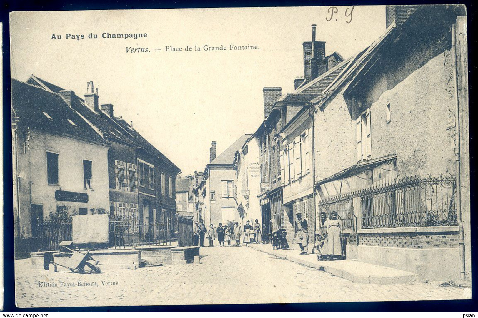 cpa du 51  Vertus place de la grande fontaine    SPT21-19