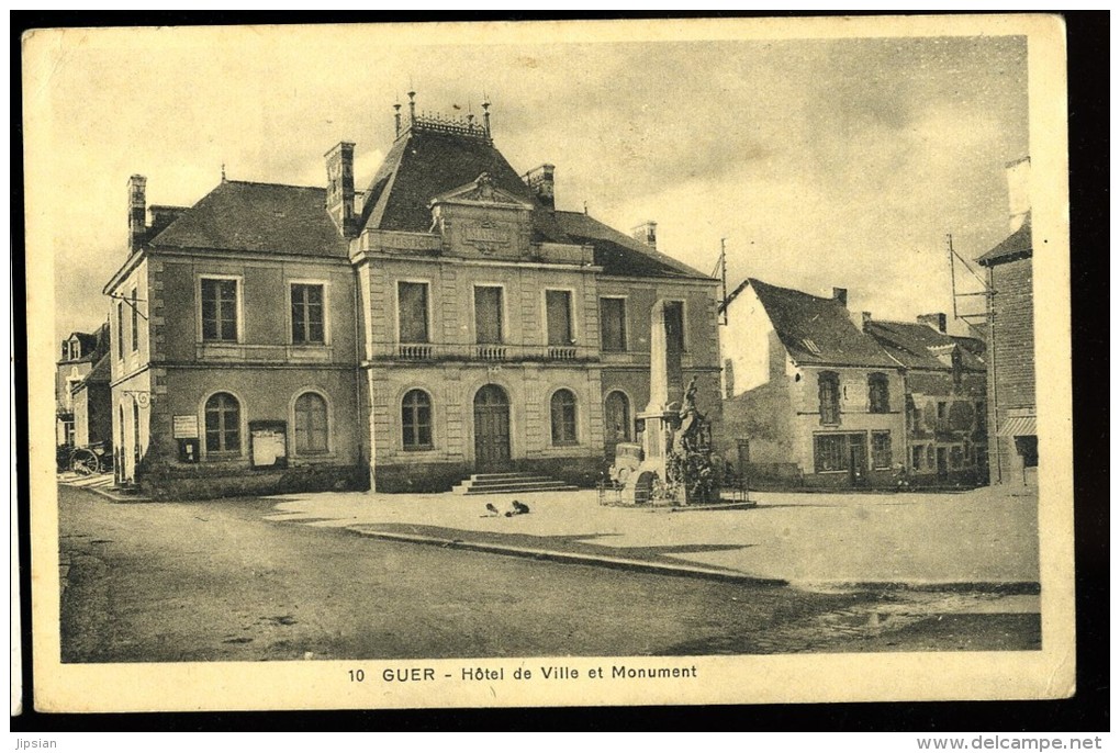 cpa du  56  Guer Hôtel de Ville et Monument      CES7