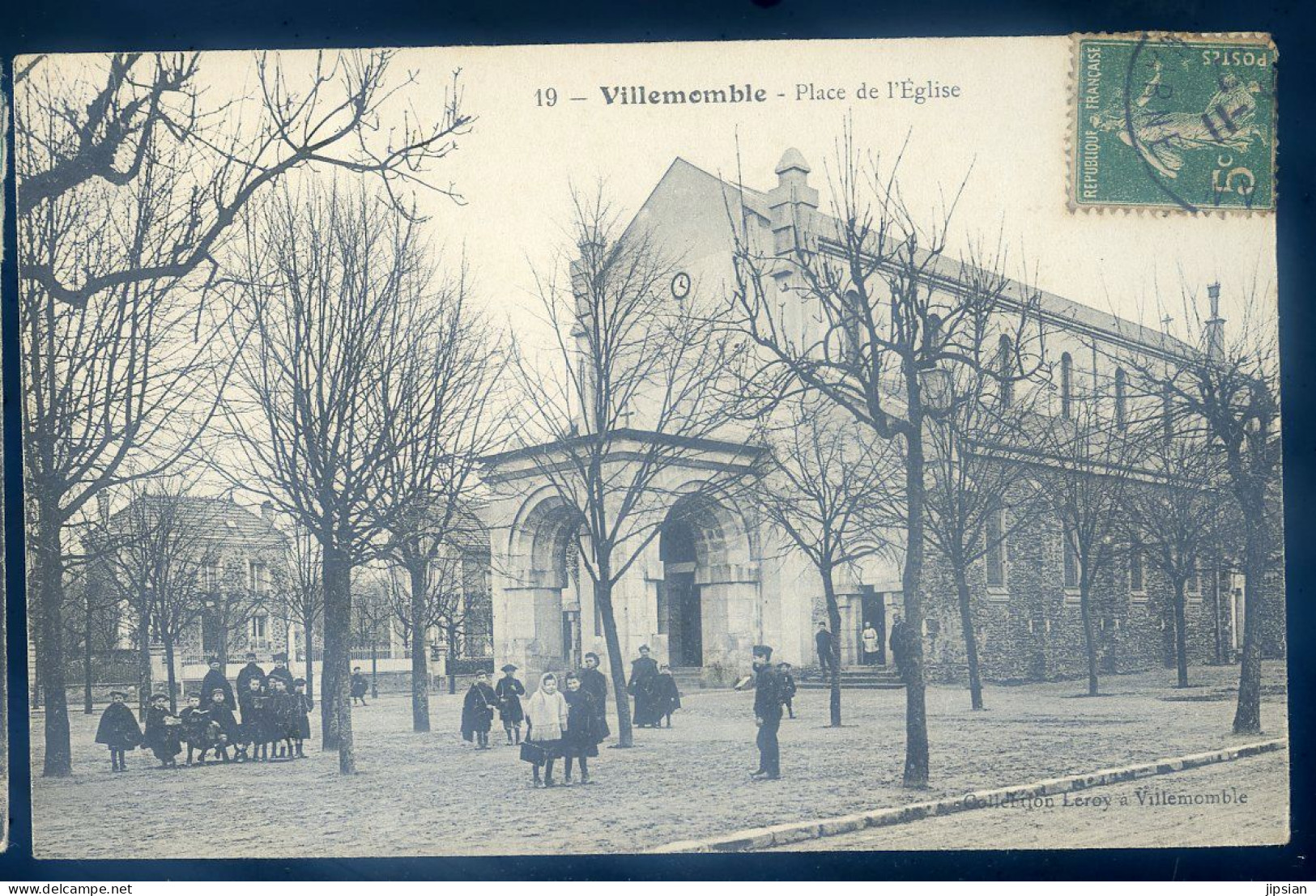 cpa du 93 Villemomble -- place de l' église   LION20