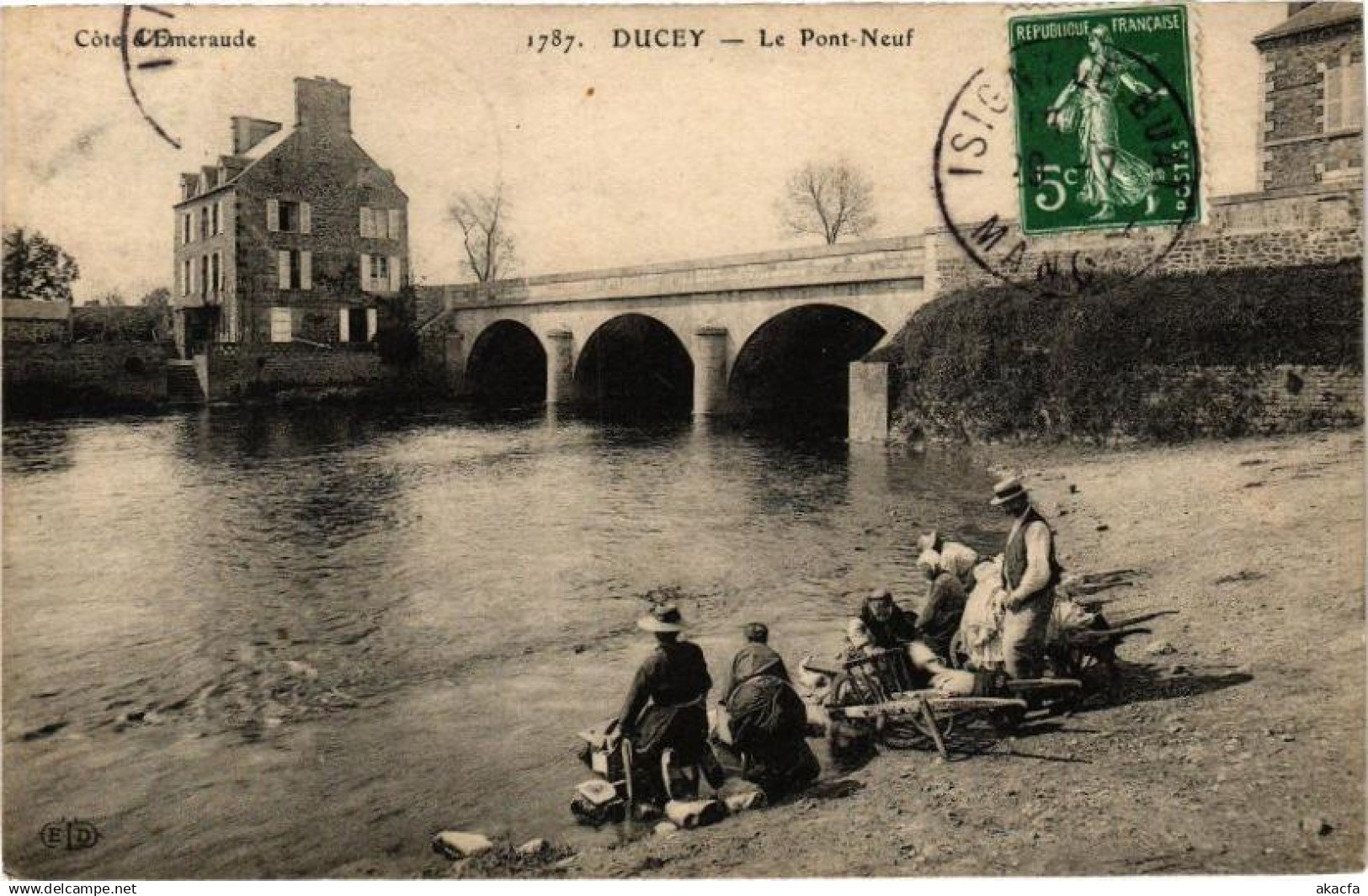 CPA DUCEY - Le Pont Neuf (209206)