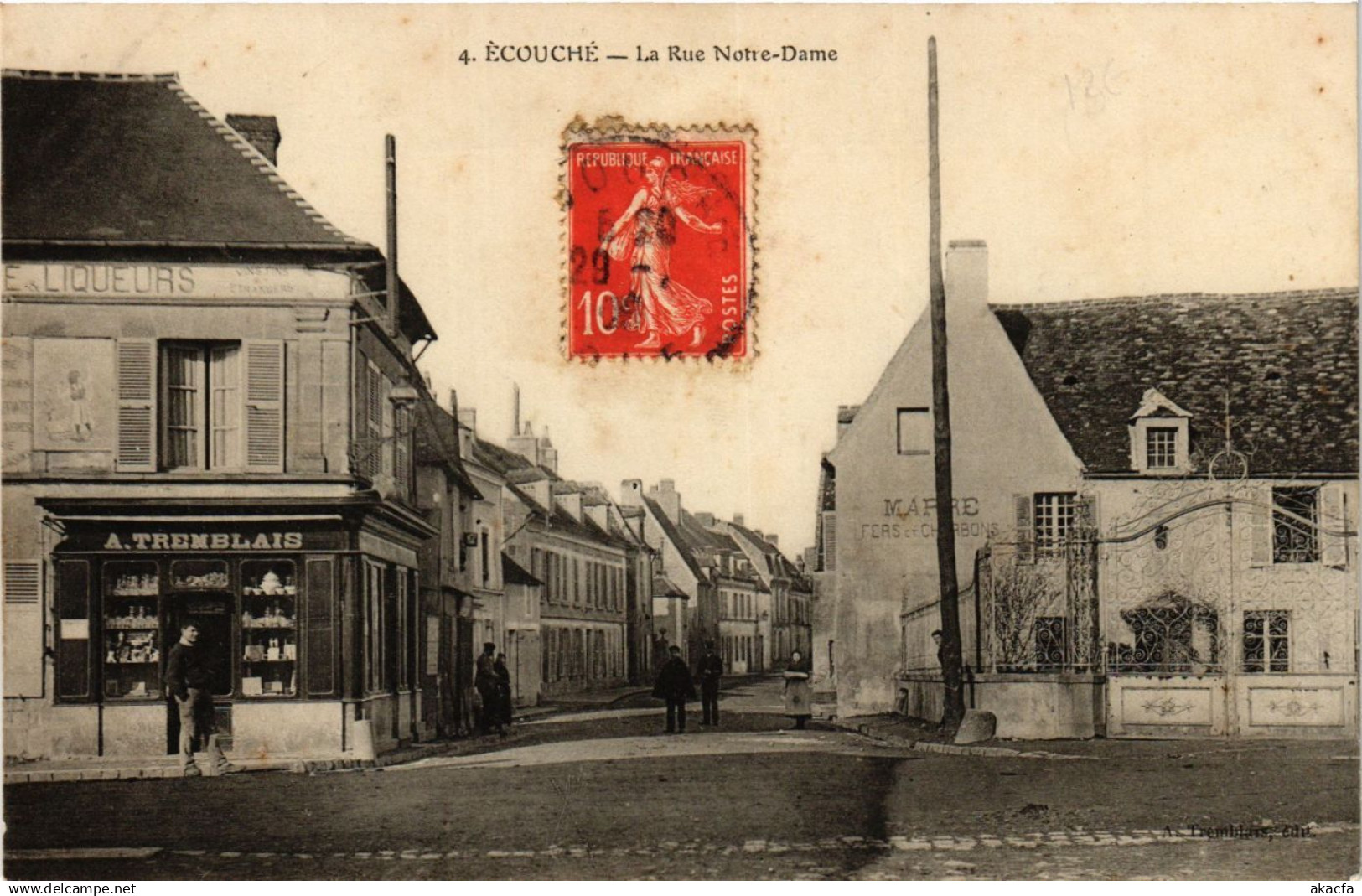 CPA Ecouche - La Rue Notre-Dame (259223)