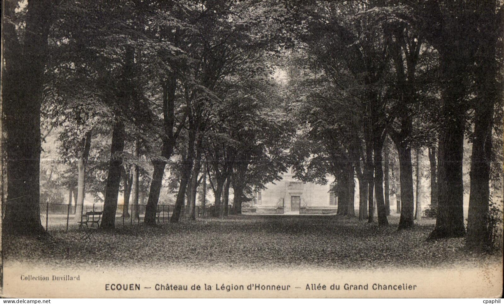 CPA Ecouen Chateau de la Legion d Honneur Allee du Grand Chancelier