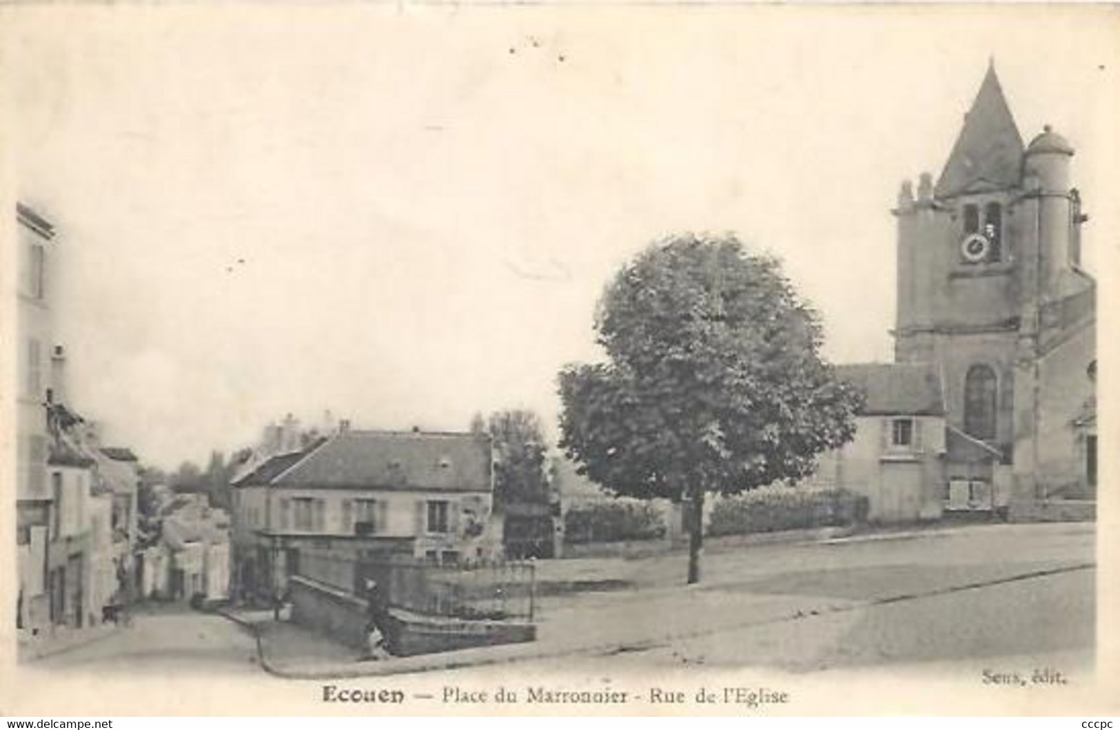 CPA Ecouen Place du Maronnier rue de l'Eglise