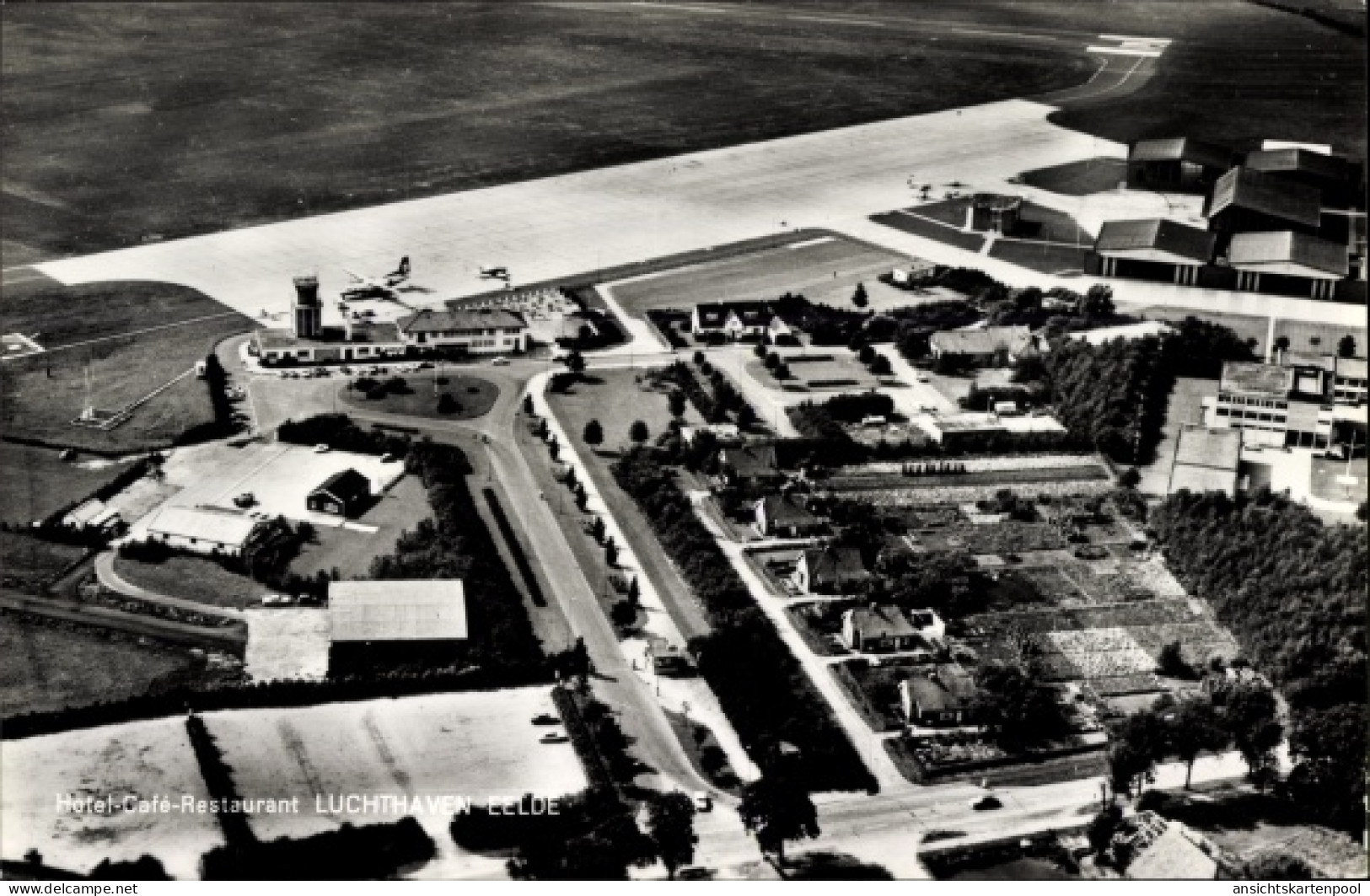 CPA Eelde Drenthe Niederlande, Luchthaven, Fliegeraufnahme, Hotel-Café-Restaurant