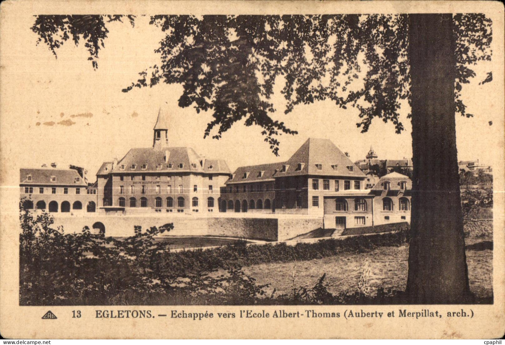 CPA Egletons Echappee vers I Ecole Albert Thomas (Aubertv et Merpillat arch)