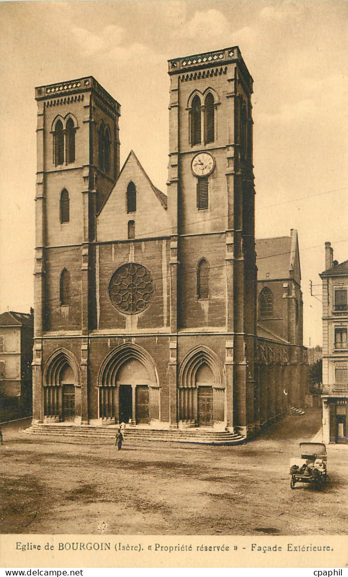 CPA Eglise de bourgoin(isere) propriete reservee facade exterieur