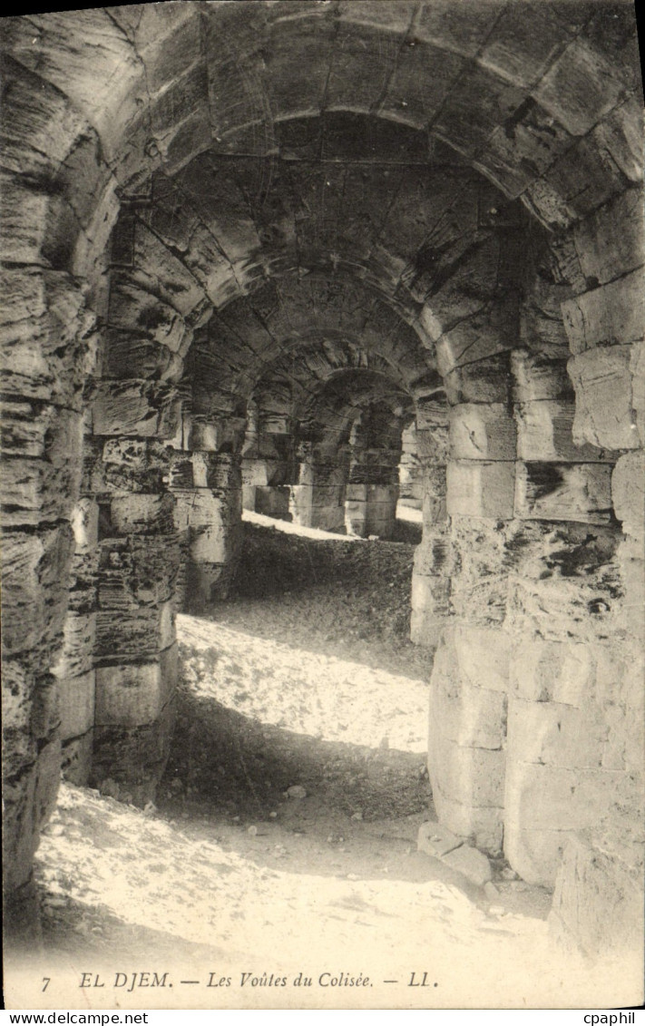 CPA El Djem les voutes du colisee