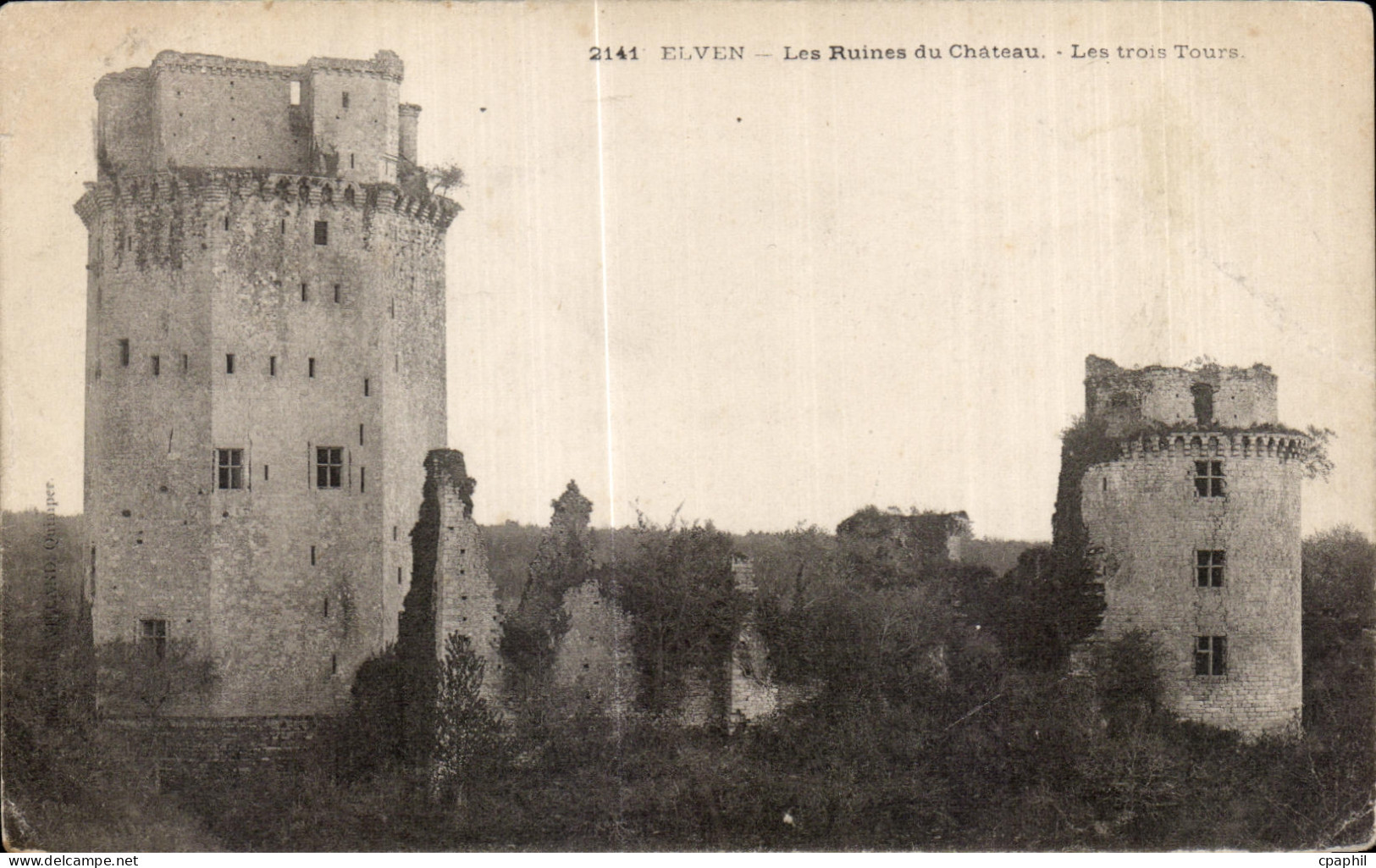 CPA Elven Les Ruines du Chateau Les troin Tours