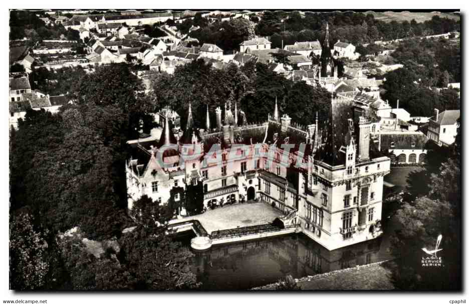 CPA En Avion Au Dessus De Vigny Le Chateau La Cour d Honneur