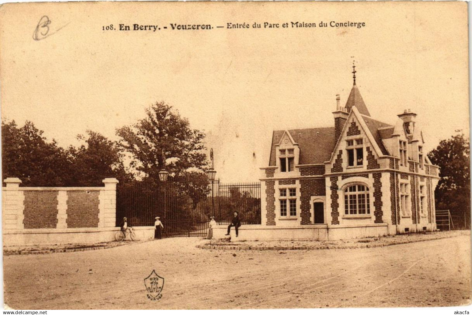 CPA En Berry VOUZERON Entrée du Parc et Maison du Concierge (612995)