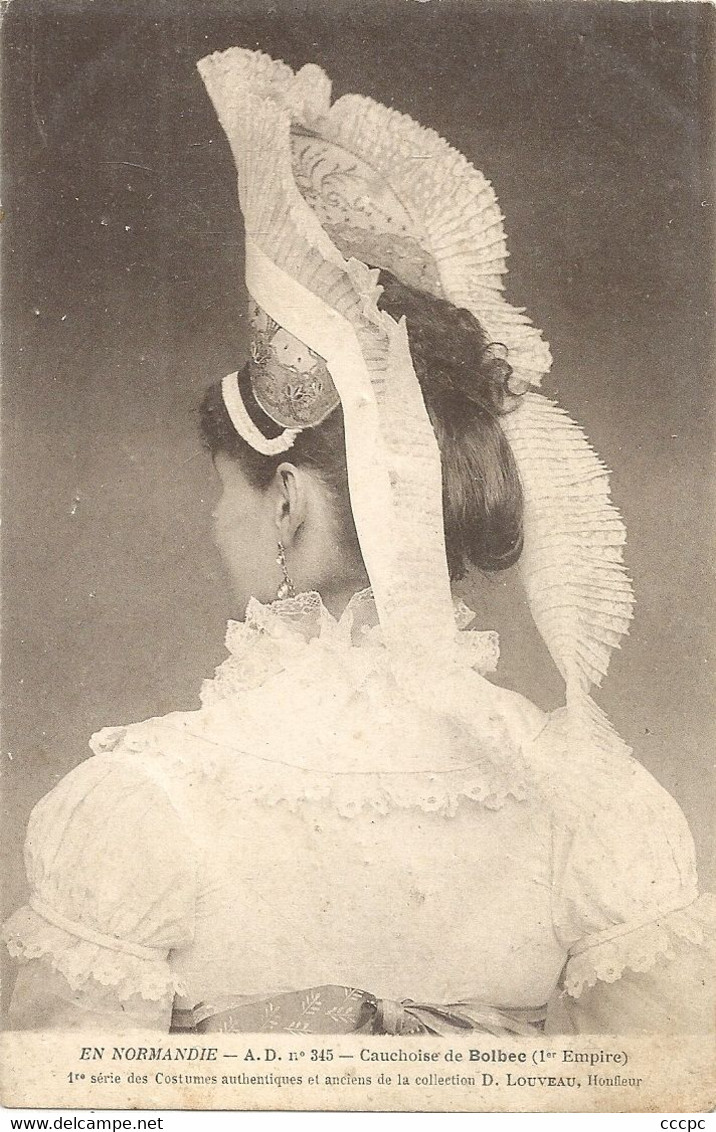 CPA En Normandie Cauchoise de Bolbec Coiffe et costume