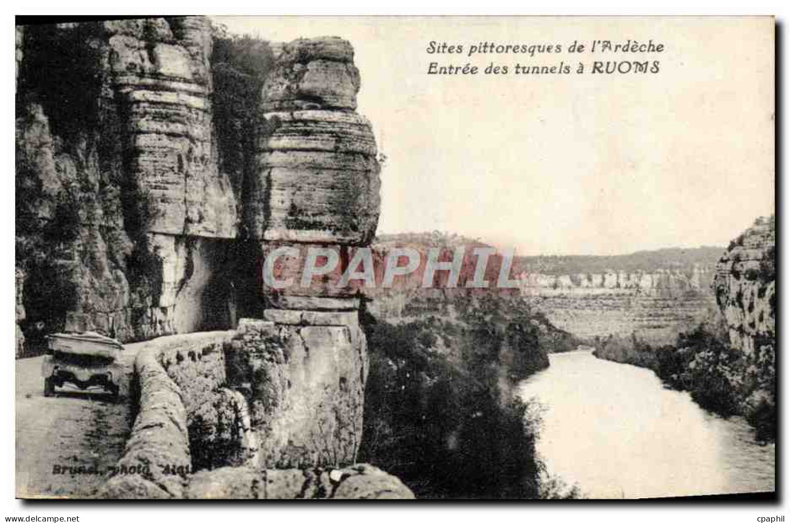 CPA Entree des tunnels a Ruoms