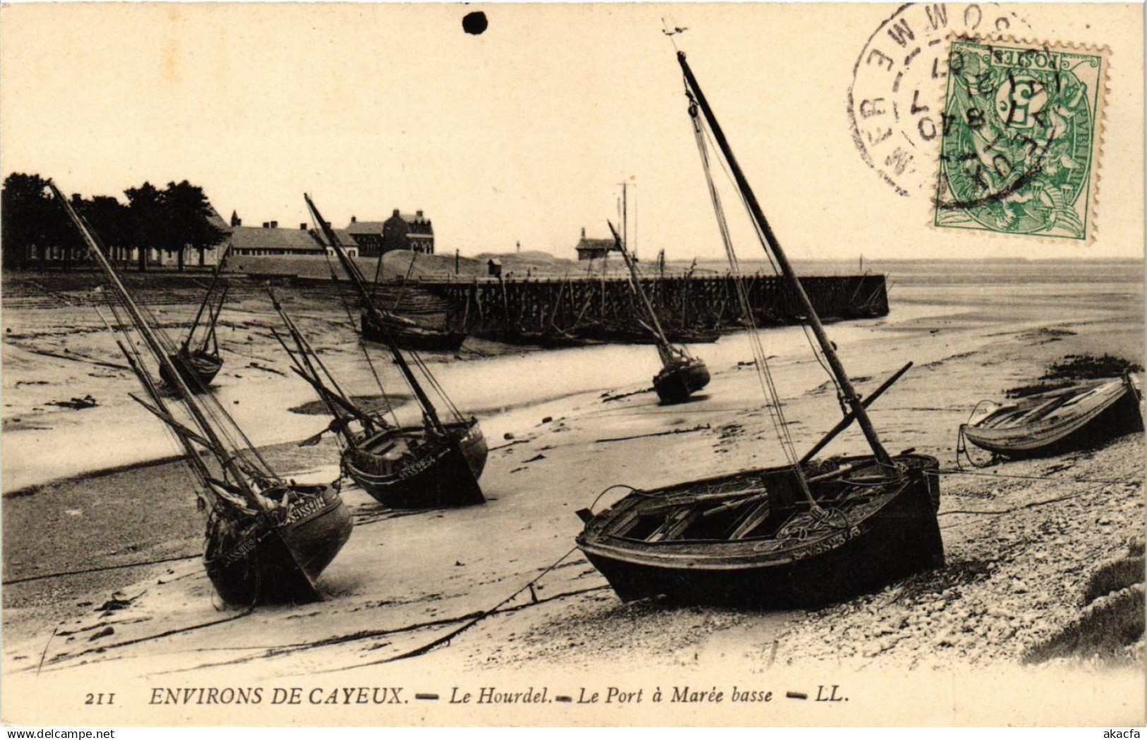 CPA Env. de CAYEUX - Le HOURDEL - Le Port a Marée basse (295165)