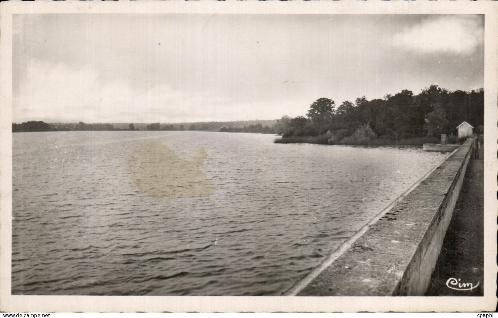 CPA Environs de Corbigny (Nievre) Etang de Vaux