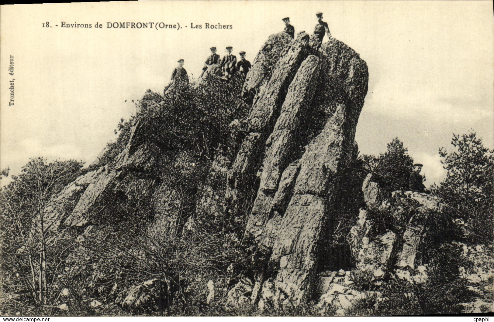 CPA Environs de Domfront Les Rochers