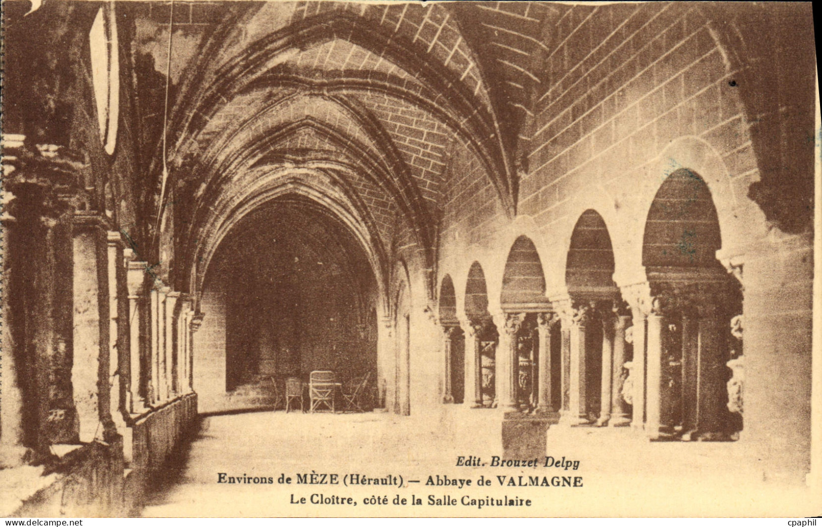 CPA Environs de Meze Herault Abbaye de Valmagne Le Cloitre cote de la Salle Capitulaire