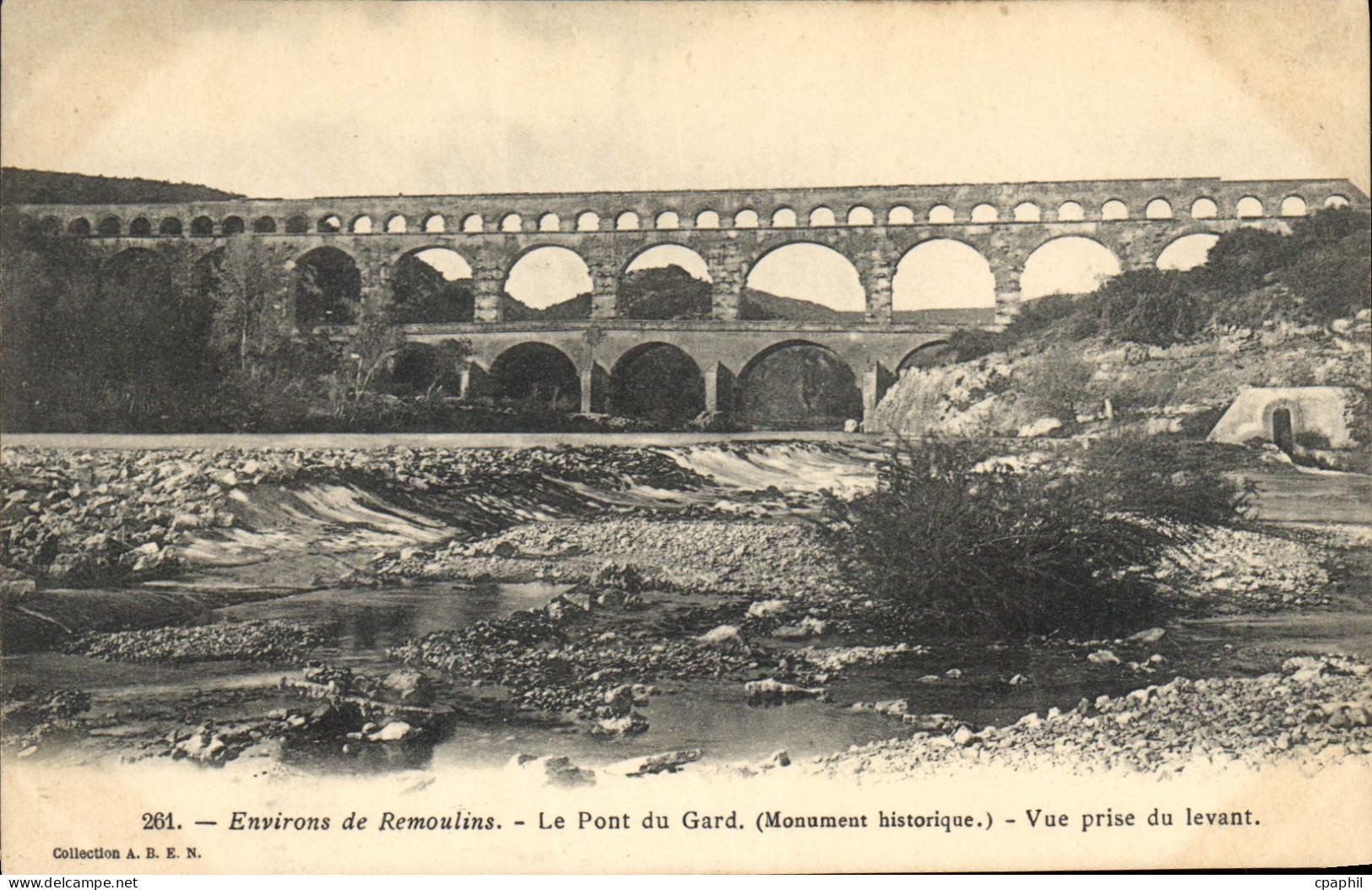 CPA Environs de Remoulins Le Pont du Gard Vue prise du levant