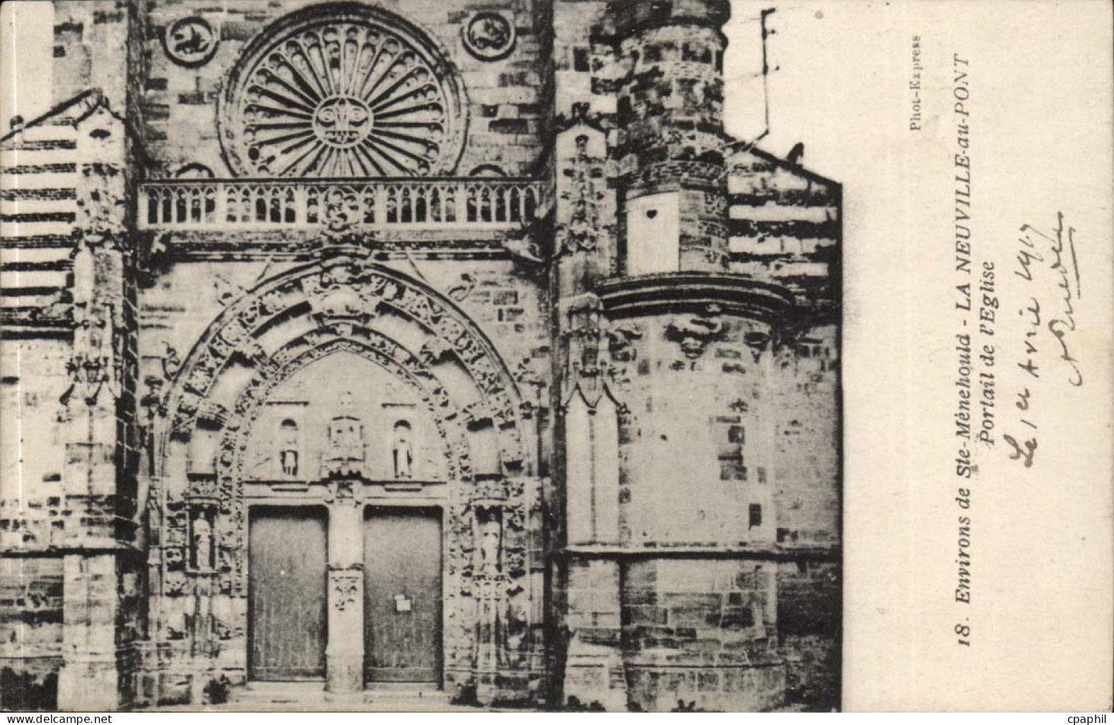 CPA Environs de Sainte Menehould La Neuville au pont Portail de l'eglise