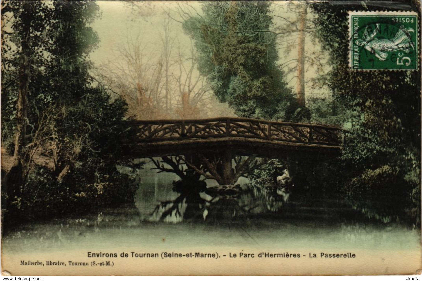 CPA Environs de TOURNAN-en-BRIE Le Parc d'Hermieres - La Passerelle (1299655)