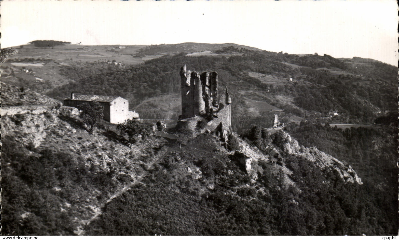 CPA Environs de Vernoux La Tourette Ruines du Vieux Chateau Feodal et la Ferme