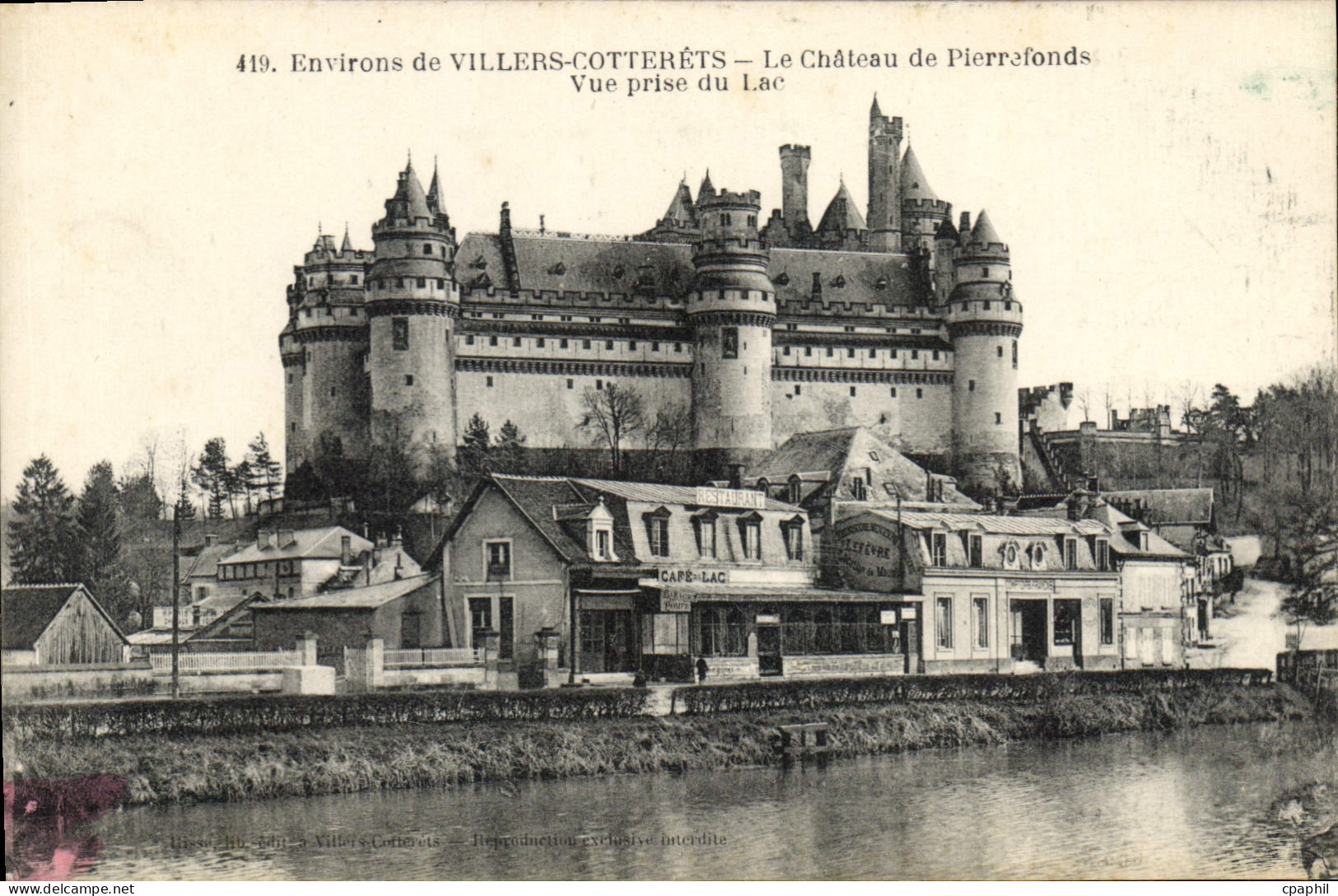 CPA Environs de Villers Cotterets Le Chateau de Pierrefonds vue prise du Lac