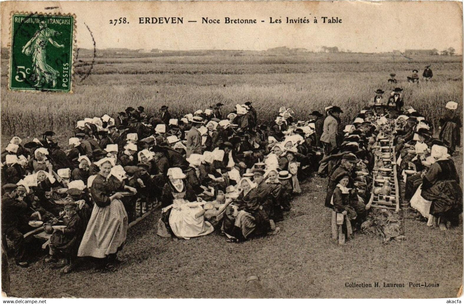 CPA ERDEVEN - Noce Bretonne - Les Invites a Table (205828)