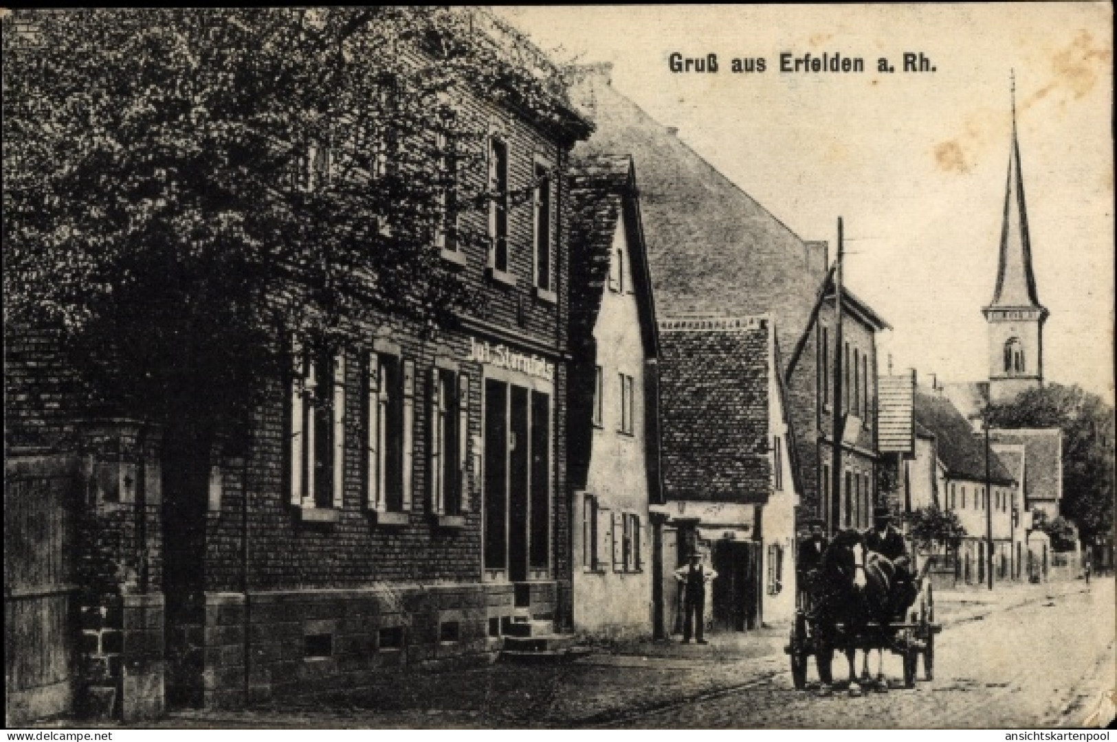 CPA Erfelden Riedstadt am Rhein Hessen, Straßenpartie, Kirche, Geschäft, Fuhrwerk