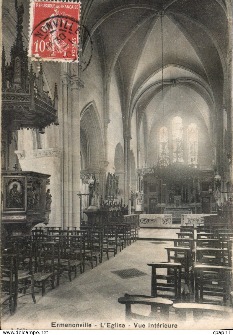 CPA Ermenonville L'Eglise Vue interieure
