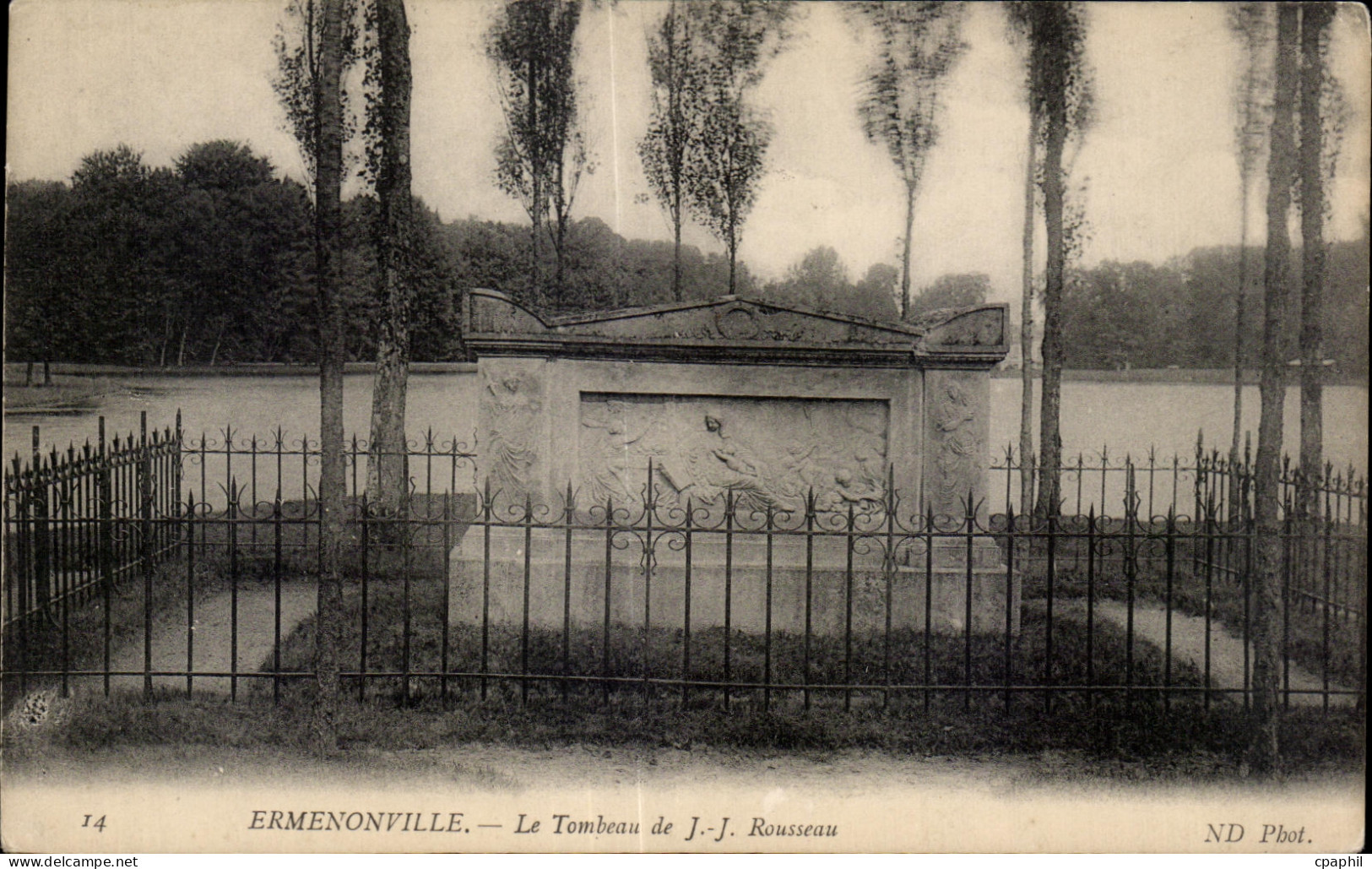 CPA Ermenonville Le Tombeau JJ Rousseau