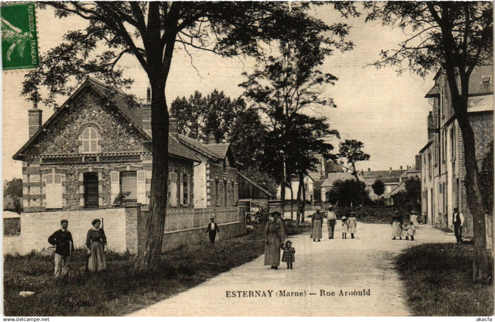 CPA ESTERNAY - Rue Arnould (364875)