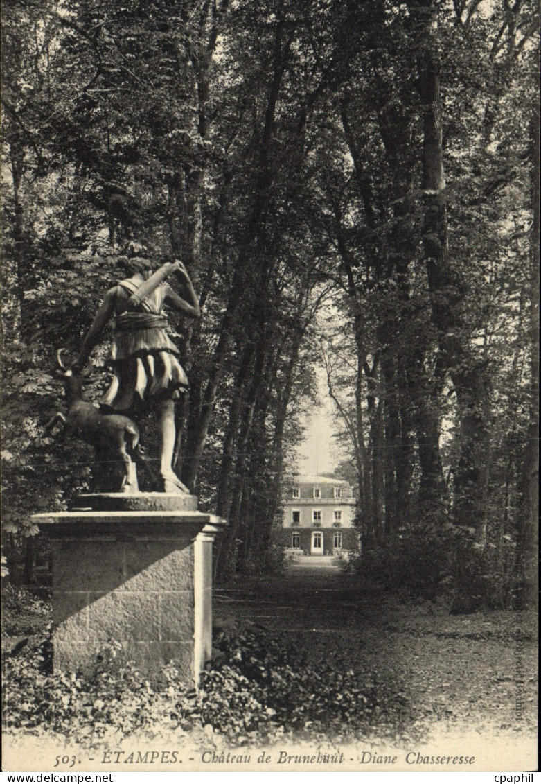 CPA Etampes Chateau de Brunehaut Diane Chasseresse