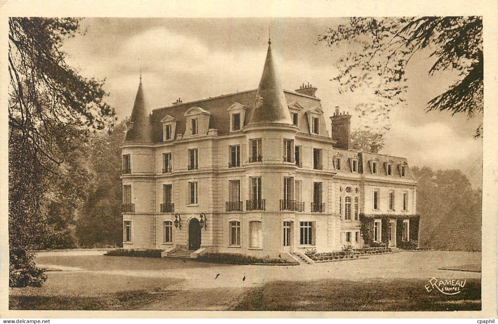 CPA Etampes Morigny S et O Le Chateau de Brunehaut