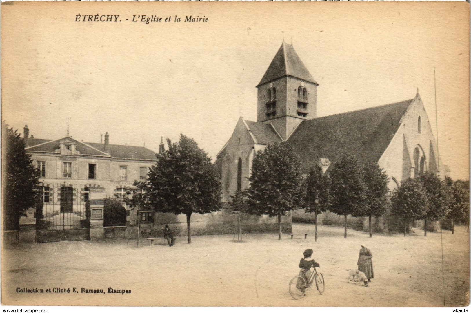 CPA Etrechy L'Eglise et la Mairie FRANCE (1371785)
