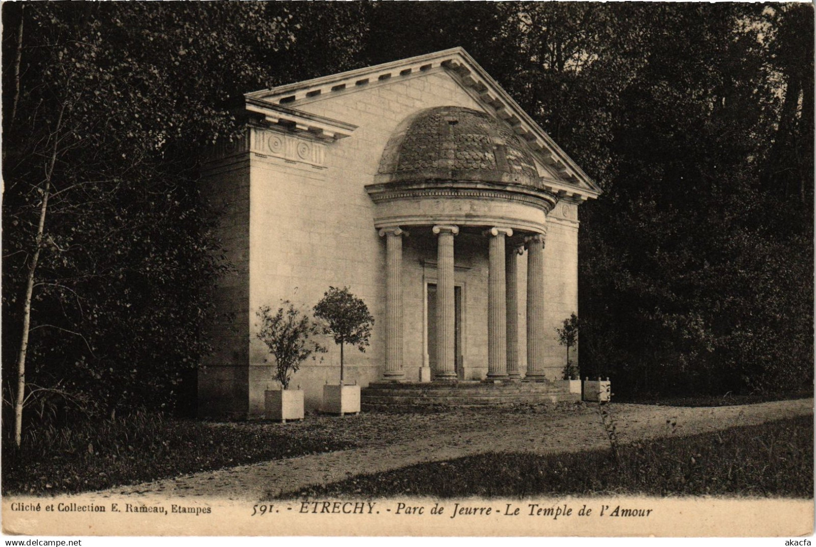 CPA Etrechy Le Temple de l'Amour FRANCE (1371199)