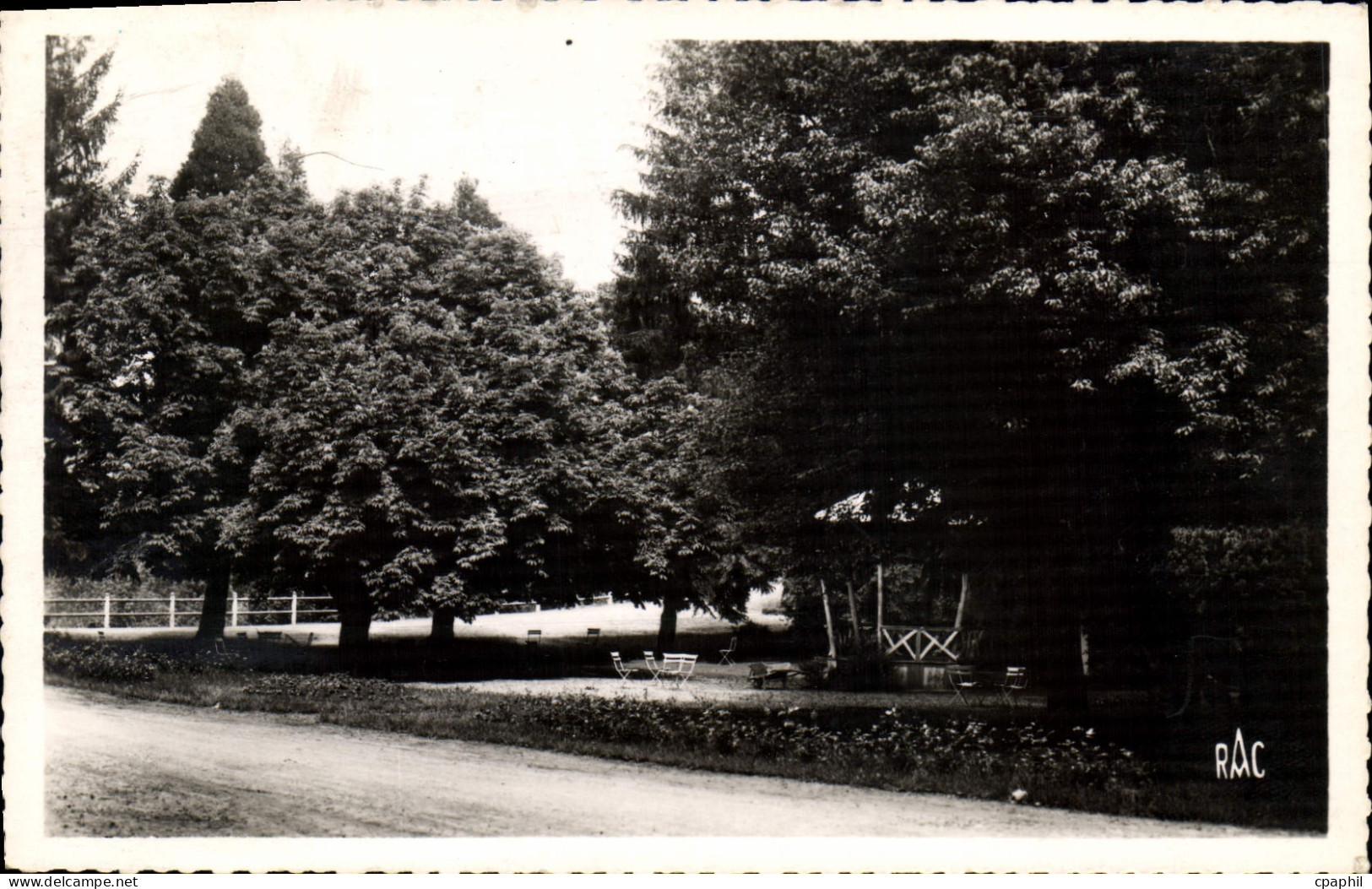 CPA Evaux les Bains Creuse Etablissement Thermal Le Jardin Anglais